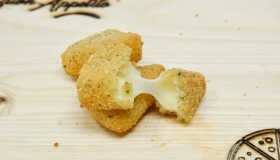 Triangolini di formaggio svizzero